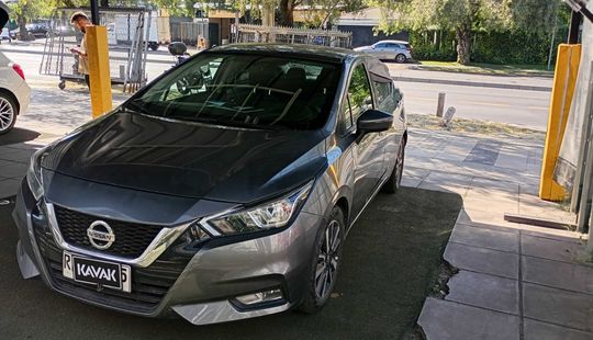 Nissan • Versa