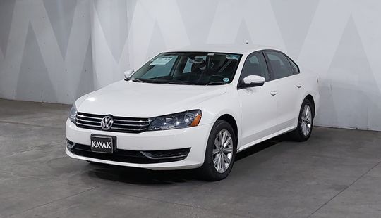 Volkswagen • Passat