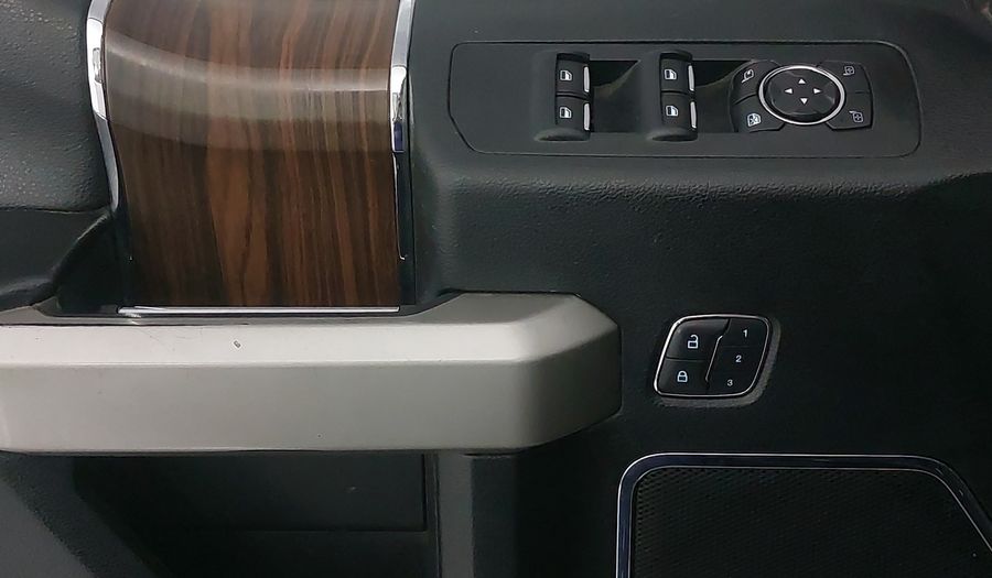 Ford Lobo 3.5 LOBO LARIAT CREW CAB 4X2 AT Pickup 2017