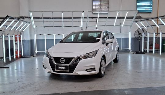 Nissan • Versa