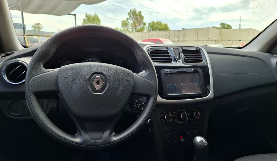 Renault Sandero 1.6 DYNAMIQUE PH2 Hatchback 2016