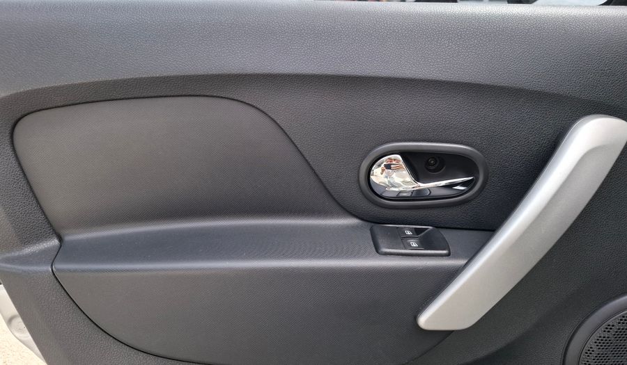 Renault Sandero 1.6 DYNAMIQUE PH2 Hatchback 2016