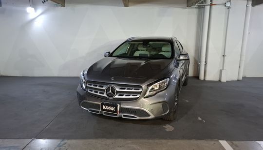 Mercedes Benz • Clase GLA