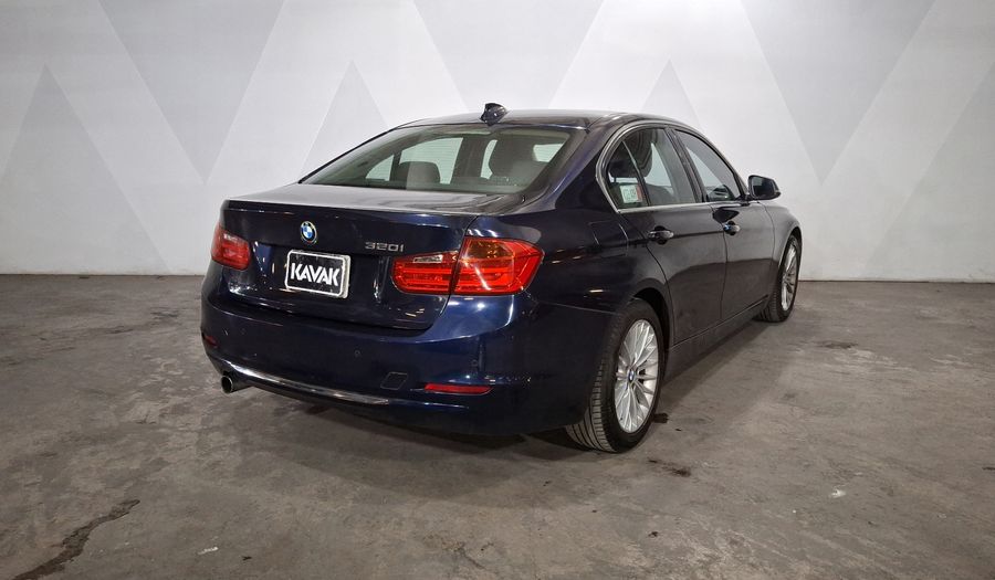 Bmw Serie 3 2.0 320IA LUXURY LINE Sedan 2014