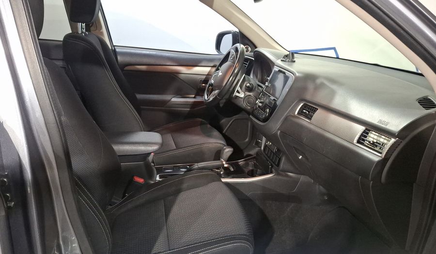Mitsubishi Outlander 2.4 SE + Suv 2017