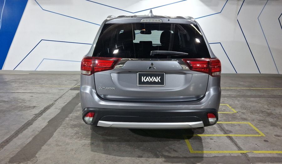 Mitsubishi Outlander 2.4 SE + Suv 2017