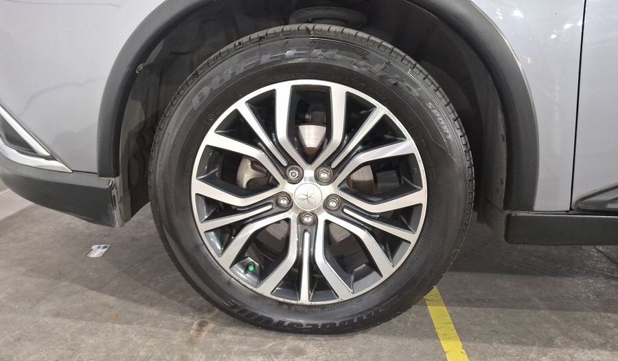 Mitsubishi Outlander 2.4 SE + Suv 2017
