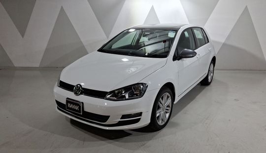 Volkswagen • Golf
