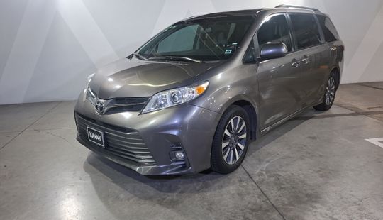 Toyota • Sienna
