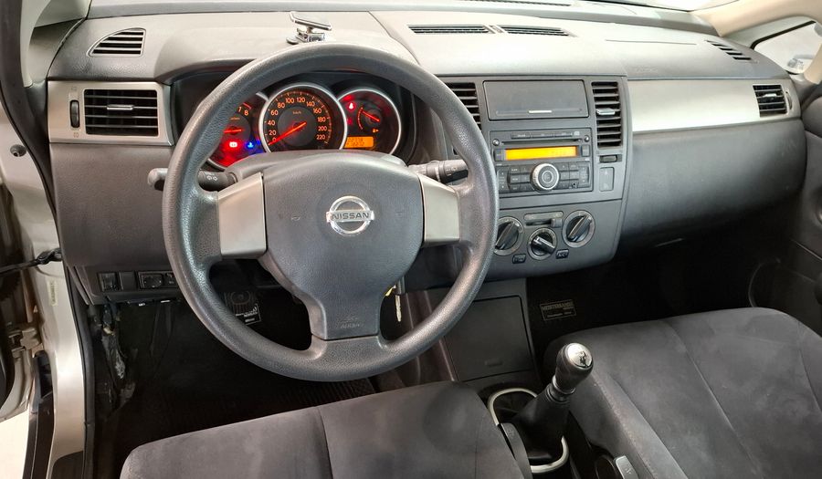 Nissan Tiida VISIA Hatchback 2010