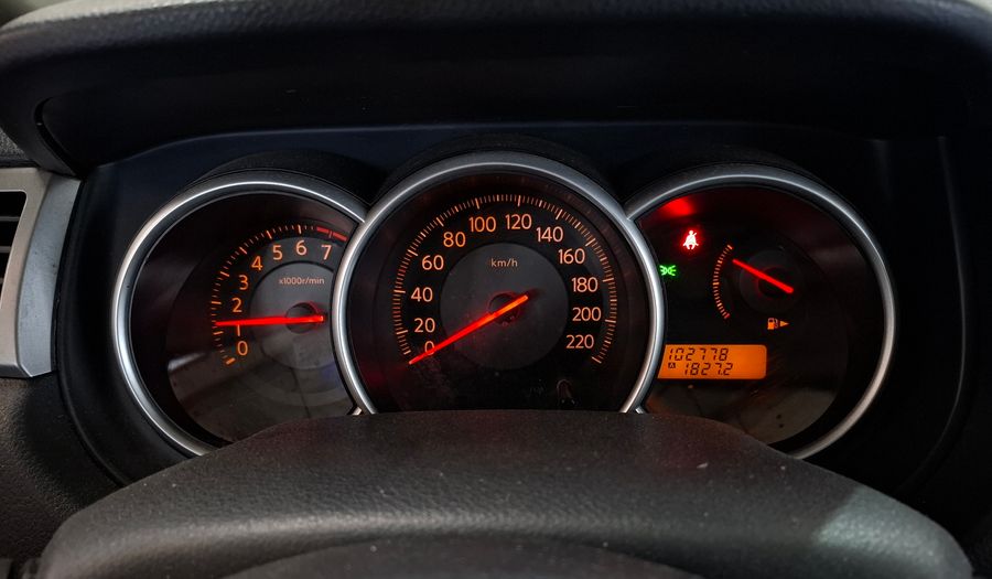 Nissan Tiida VISIA Hatchback 2010