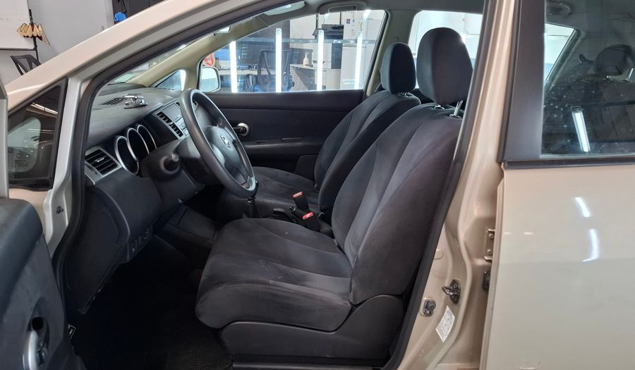 Nissan Tiida VISIA Hatchback 2010