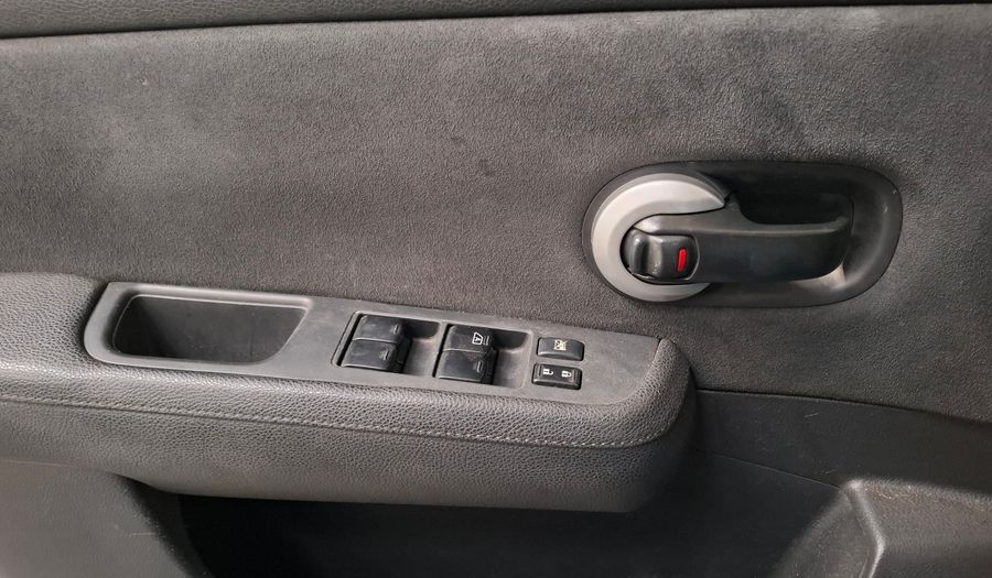 Nissan Tiida VISIA Hatchback 2010