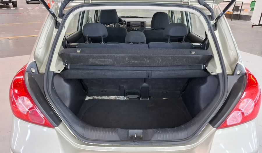 Nissan Tiida VISIA Hatchback 2010