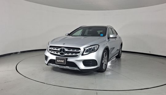 Mercedes Benz • Clase GLA