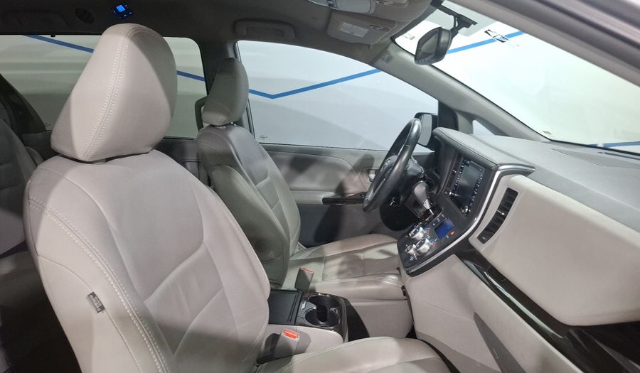 Toyota Sienna 3.5 XLE AUTO Minivan 2019