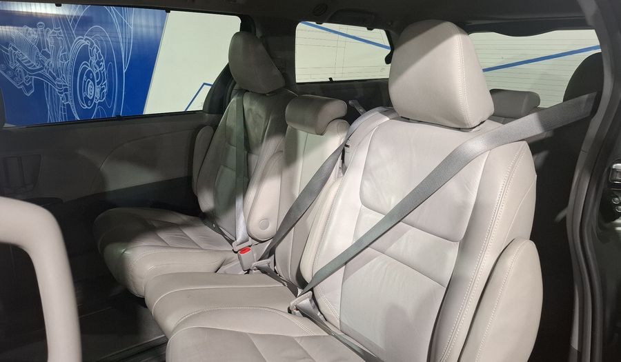 Toyota Sienna 3.5 XLE AUTO Minivan 2019