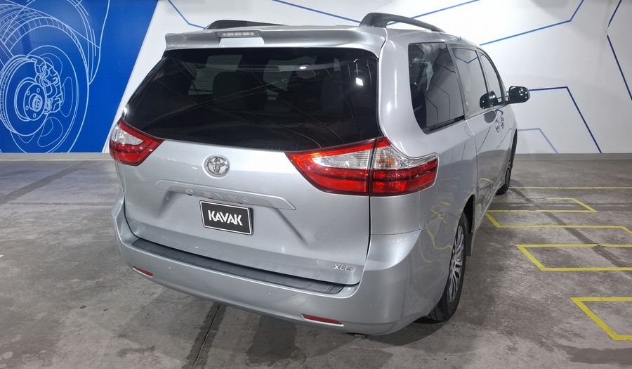 Toyota Sienna 3.5 XLE AUTO Minivan 2019