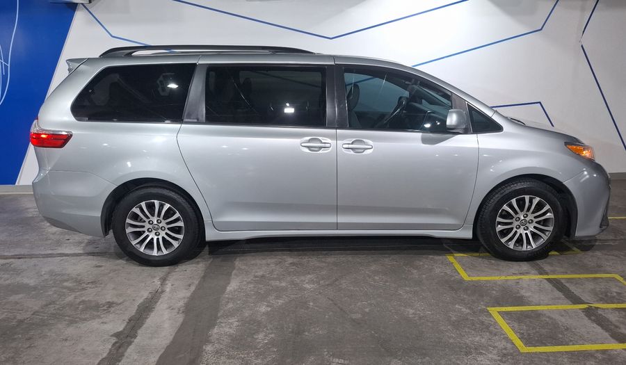 Toyota Sienna 3.5 XLE AUTO Minivan 2019