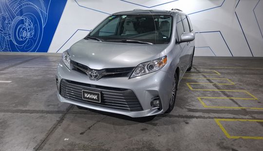 Toyota • Sienna