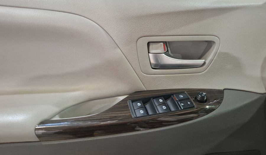 Toyota Sienna 3.5 XLE AUTO Minivan 2019