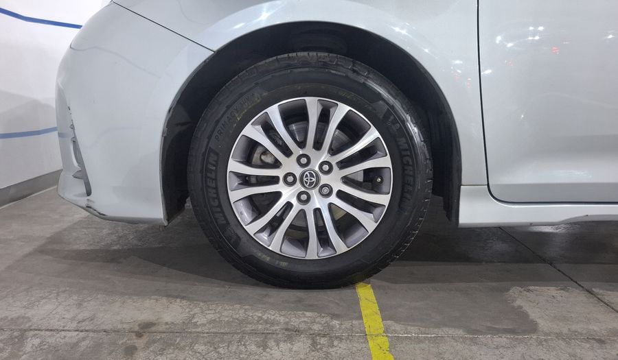 Toyota Sienna 3.5 XLE AUTO Minivan 2019