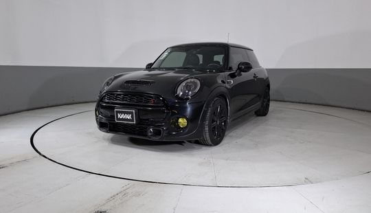 2016 • 75,635 km • Automático