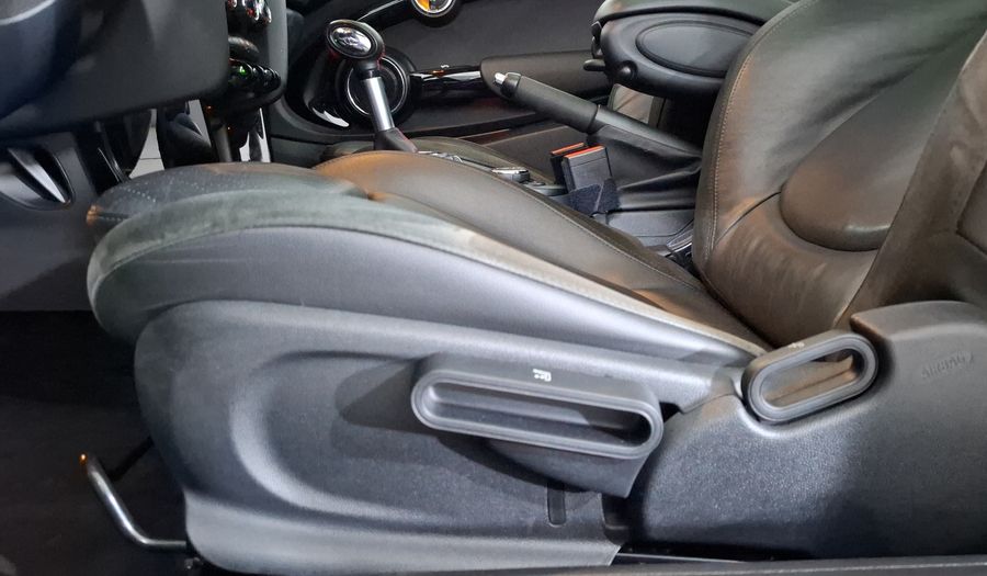 Mini Cooper S 2.0 COOPER HOT CHILI AT Hatchback 2016