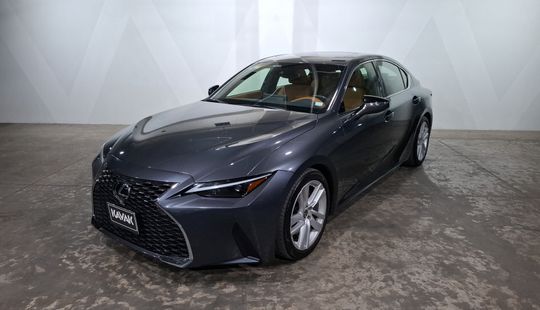 Lexus • IS