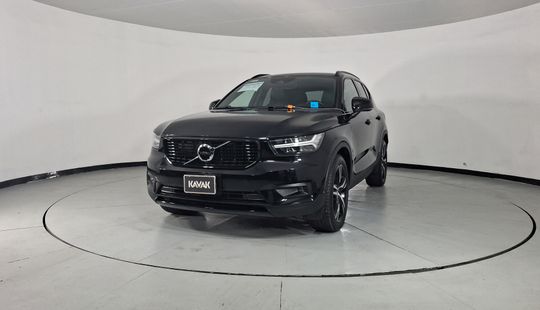 Volvo • XC40