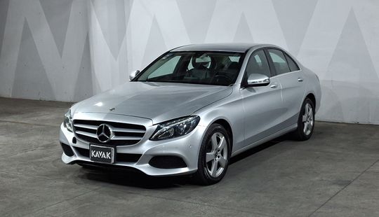 2018 • 76,111 km • Automático