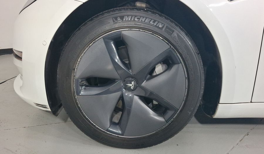 Tesla Model 3 STANDARD RANGE PLUS Sedan 2020