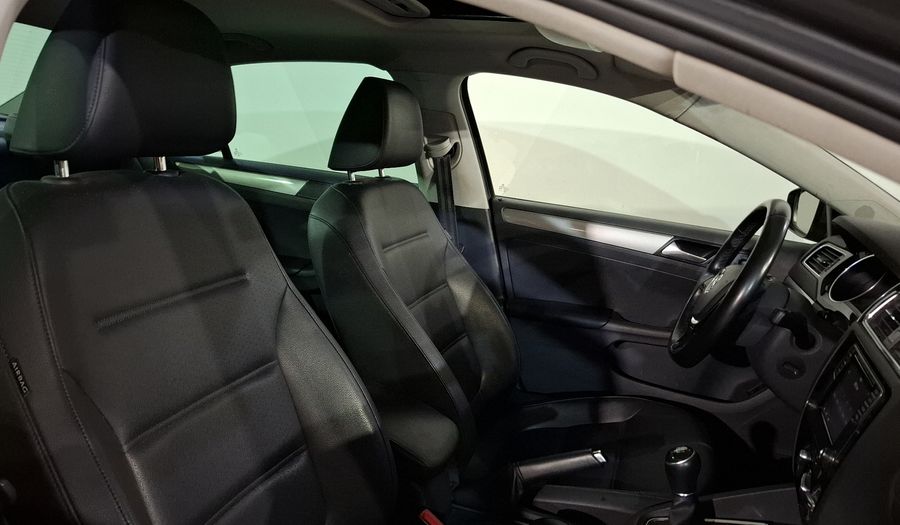 Volkswagen Jetta 2.5 SPORTLINE MT Sedan 2017