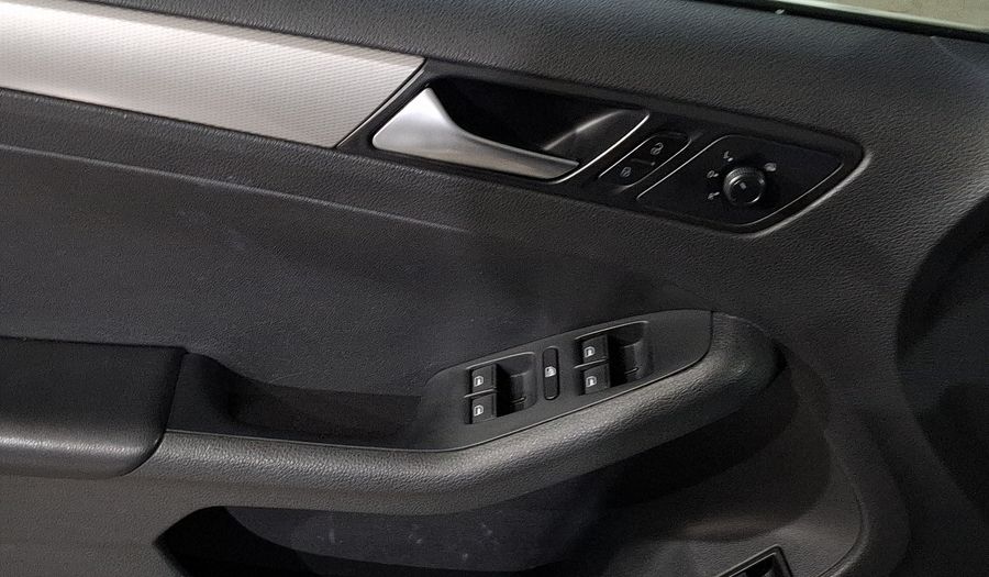 Volkswagen Jetta 2.5 SPORTLINE MT Sedan 2017