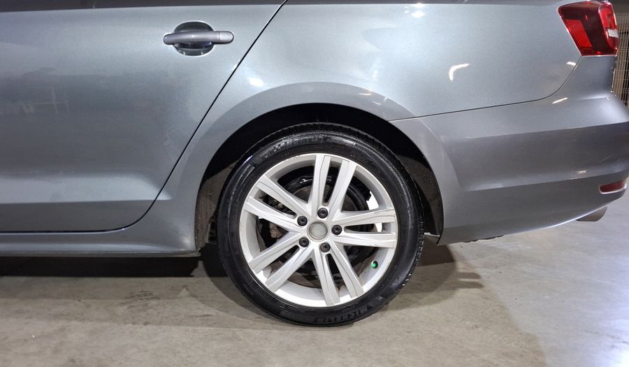 Volkswagen Jetta 2.5 SPORTLINE MT Sedan 2017