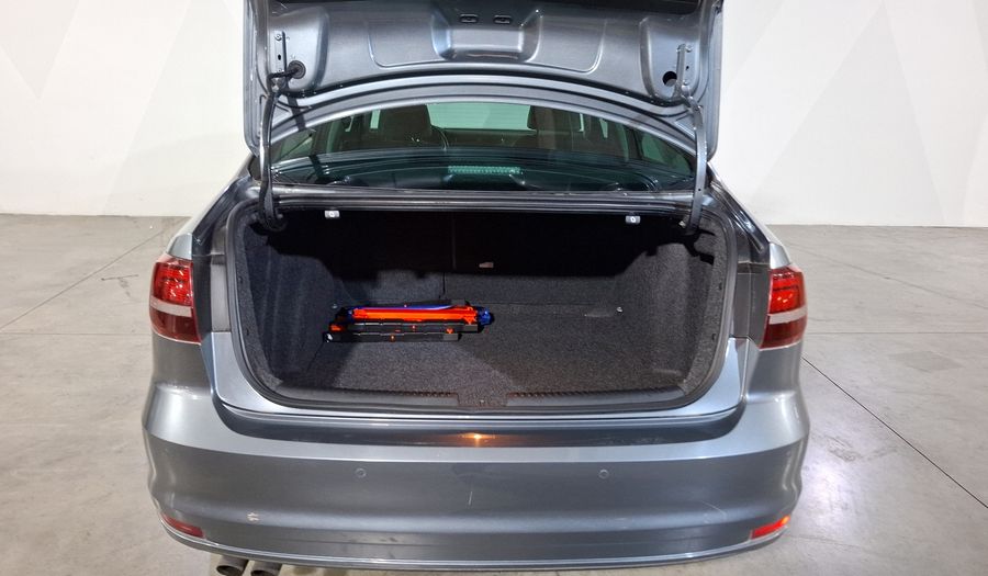 Volkswagen Jetta 2.5 SPORTLINE MT Sedan 2017