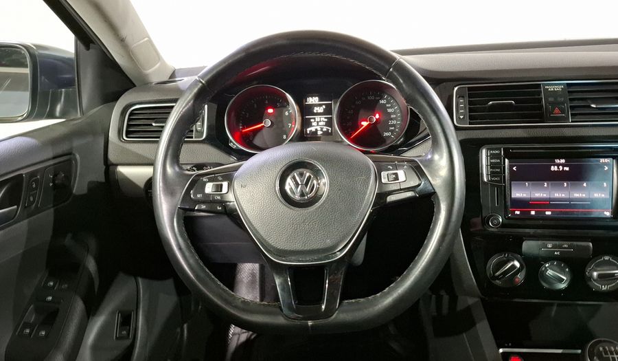 Volkswagen Jetta 2.5 SPORTLINE MT Sedan 2017