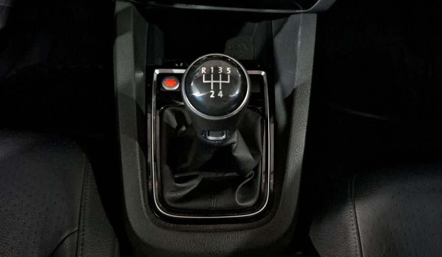 Volkswagen Jetta 2.5 SPORTLINE MT Sedan 2017