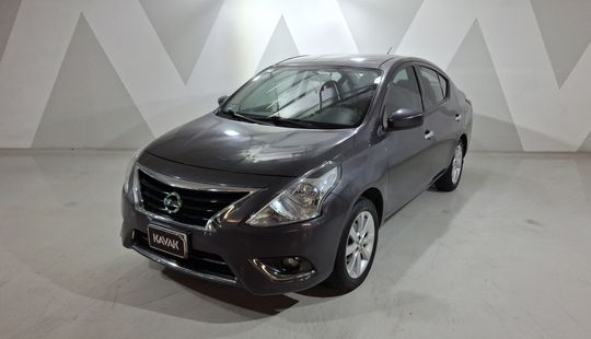 Nissan • Versa
