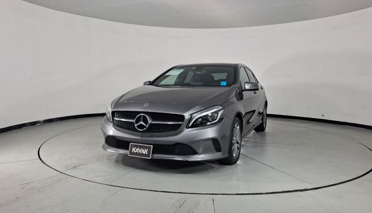 Mercedes Benz • Clase A