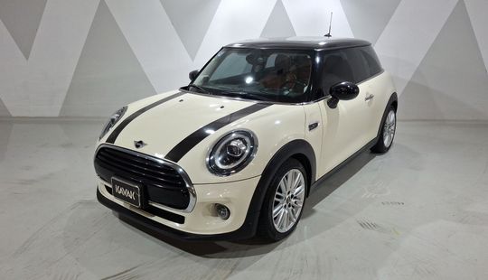 2020 • 75,651 km • Automático