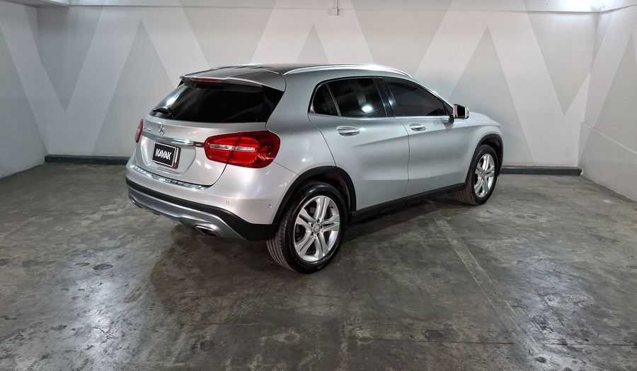 Mercedes Benz Clase Gla 1.6 GLA 200 CGI SPORT Suv 2017