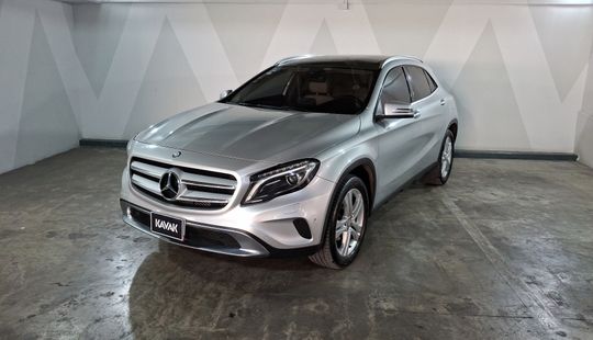 Mercedes Benz • Clase GLA