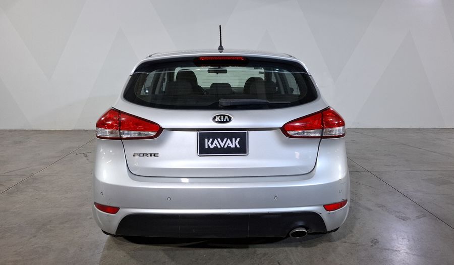 Kia Forte 2.0 EX Hatchback 2018