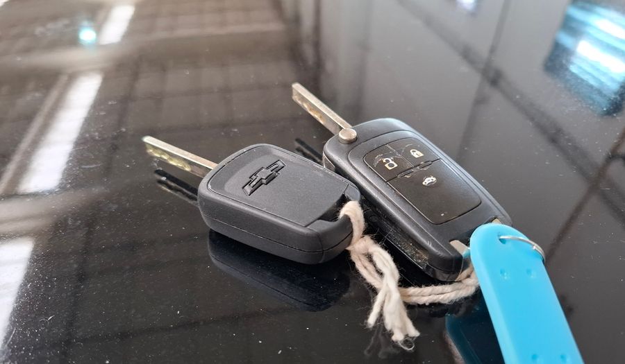 Chevrolet Onix 1.4 LTZ Hatchback 2013