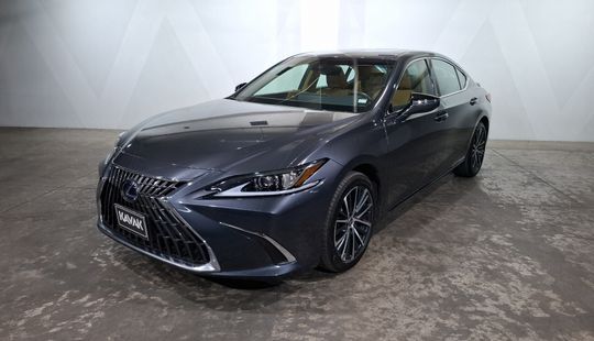 Lexus • ES