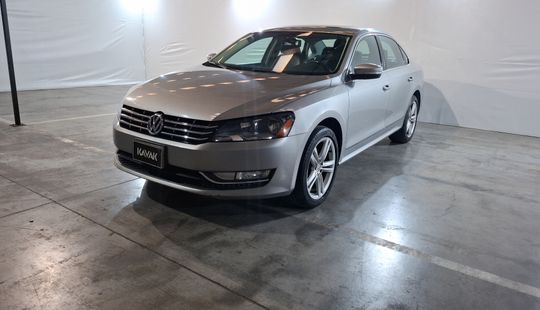 Volkswagen • Passat