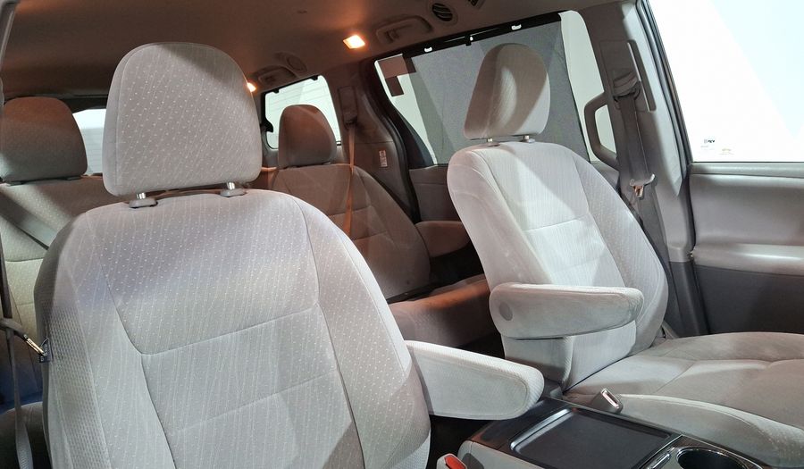 Toyota Sienna 3.5 XLE AT Minivan 2017