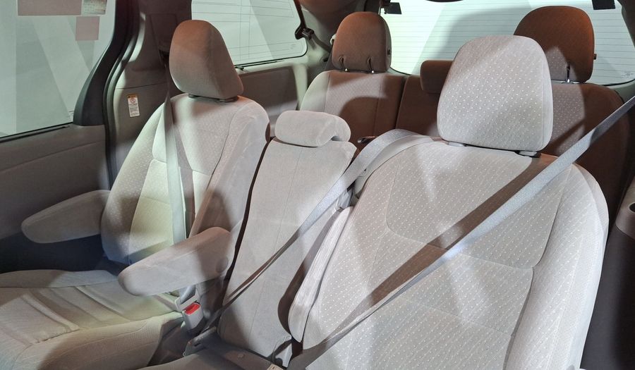 Toyota Sienna 3.5 XLE AT Minivan 2017