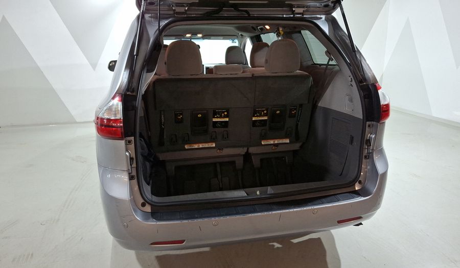 Toyota Sienna 3.5 XLE AT Minivan 2017